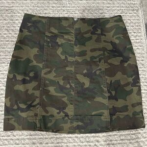 LOVE, FIRE CAMO MINI SKIRT, size 7